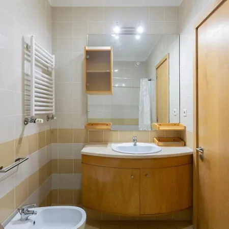 4 Bedrooms *