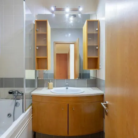 4 Bedrooms Apartment