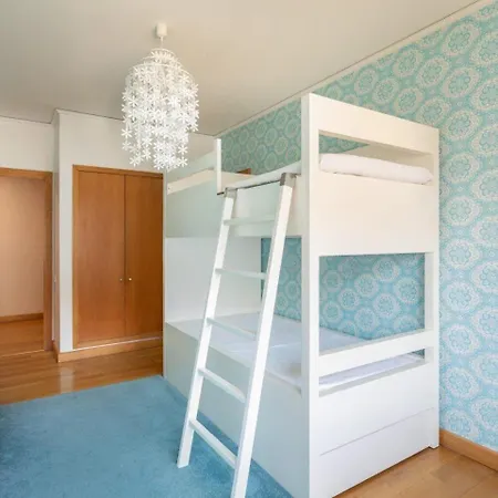 4 Bedrooms Apartment