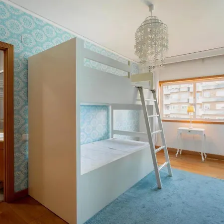 4 Bedrooms *