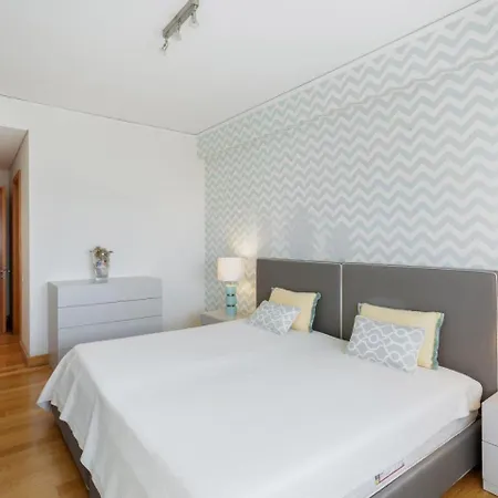 4 Bedrooms *