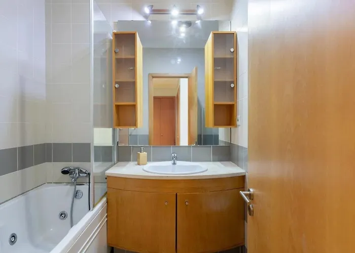 4 Bedrooms Lägenhet