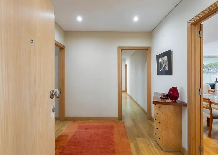 4 Bedrooms Apartment