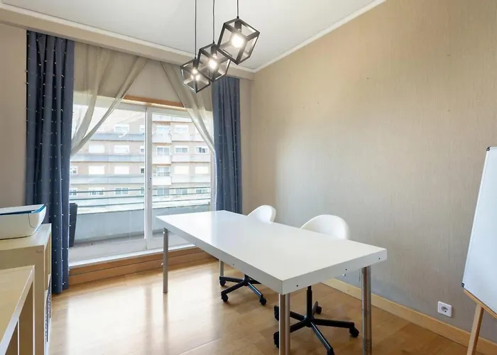 4 Bedrooms Apartment *