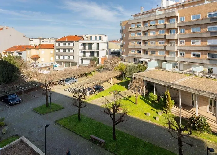 4 Bedrooms Apartment